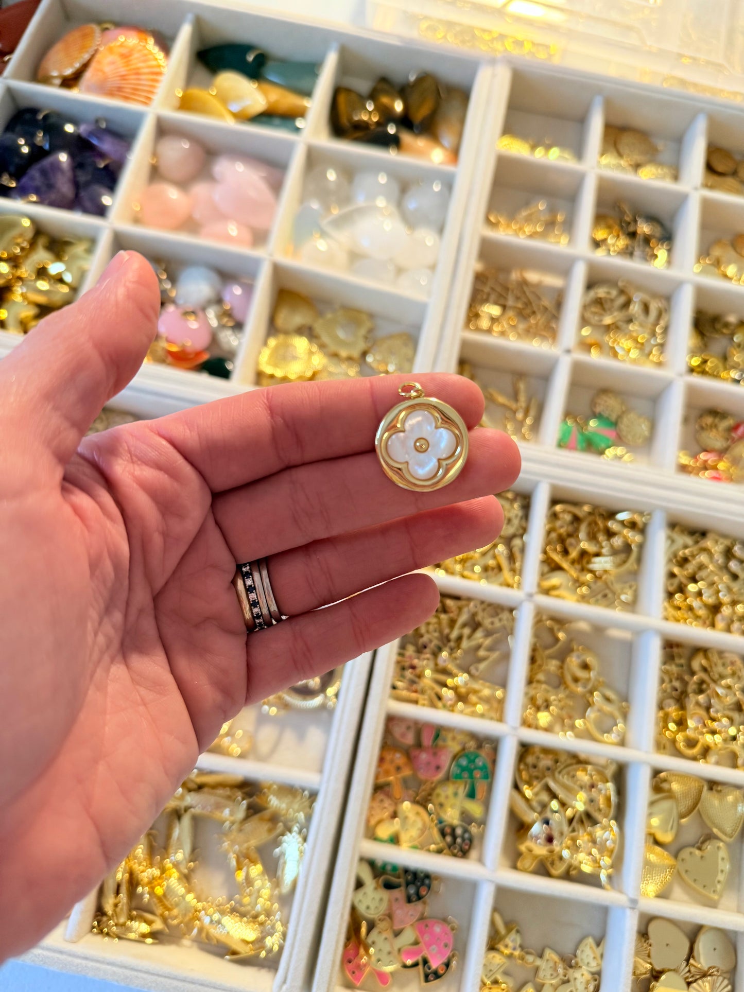 pearl clover disc charm